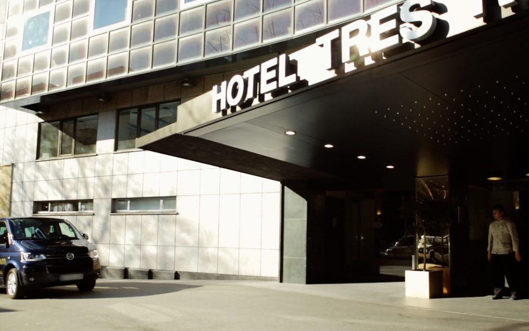 El pintor Pep Manresa expone su trabajo en Pamplona