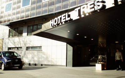 El pintor Pep Manresa expone su trabajo en Pamplona